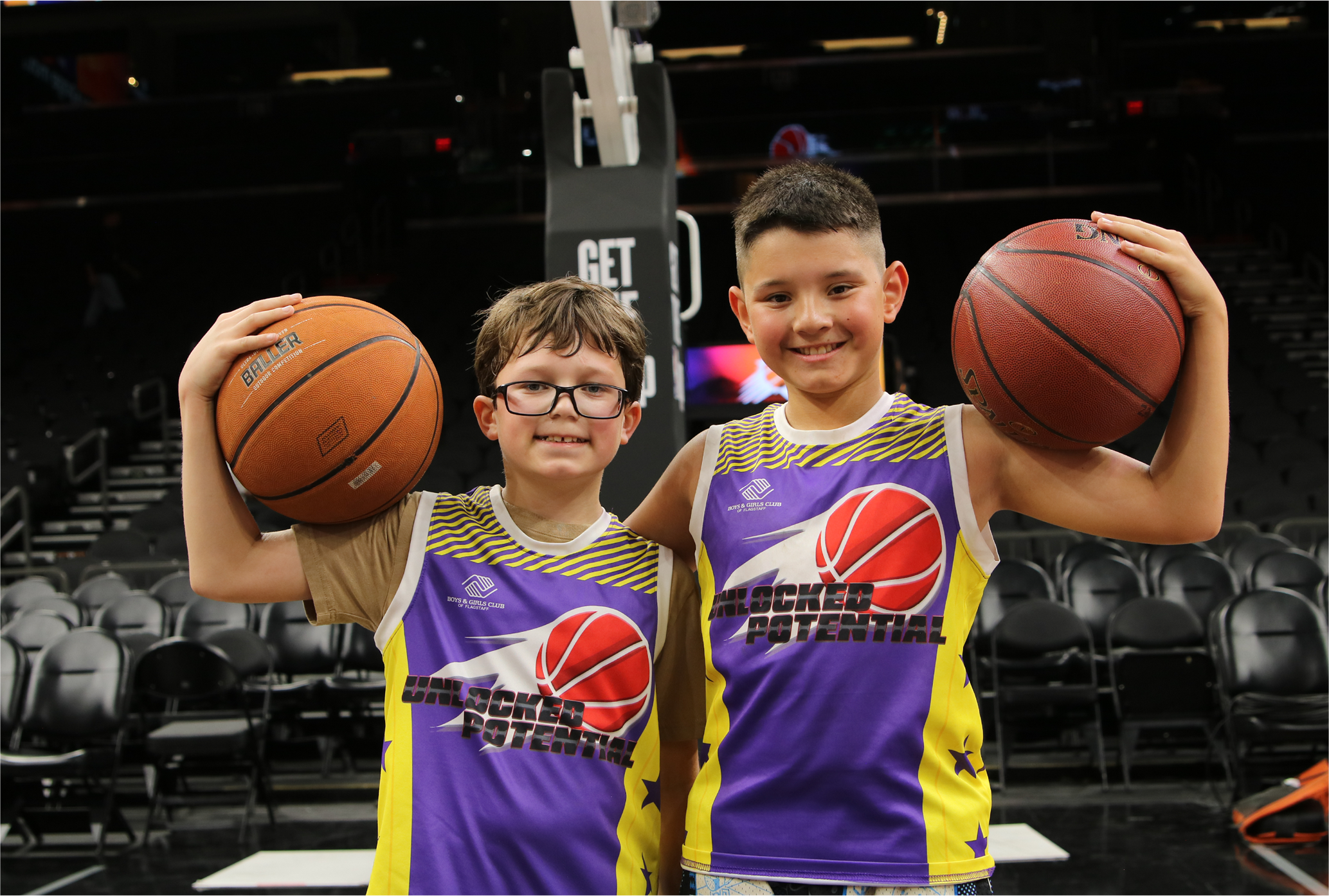 A picture of kids playing at the Unlocked Potential Flag Elite youth basketball league at the Phoenix Suns mortgage matchup arena.