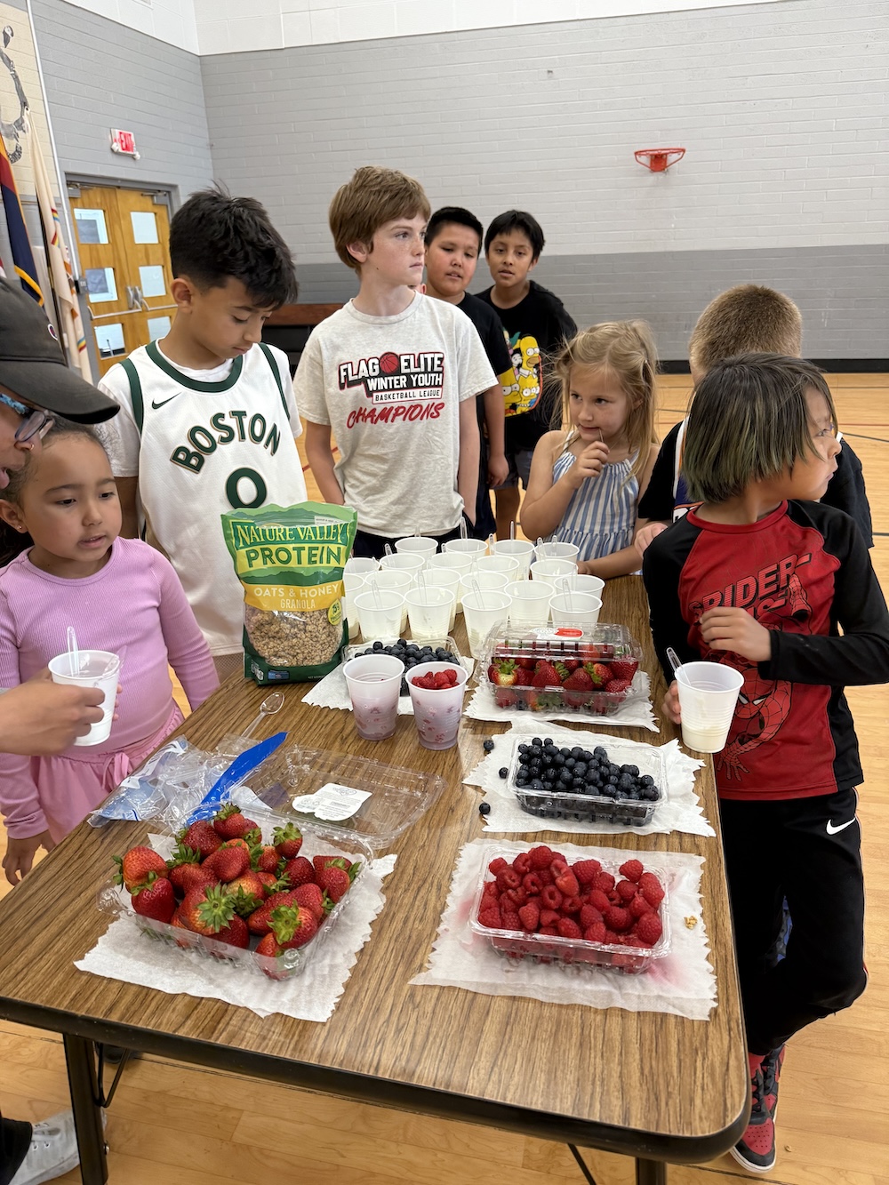 A picture of kids eating food at the Unlocked Potential back to school fun bash camp in Flagstaff, AZ